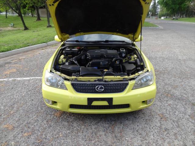 2002 Lexus IS 300 Base 4dr Sedan