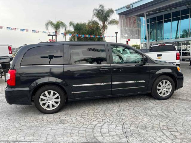 2016 Chrysler Town & Country Touring