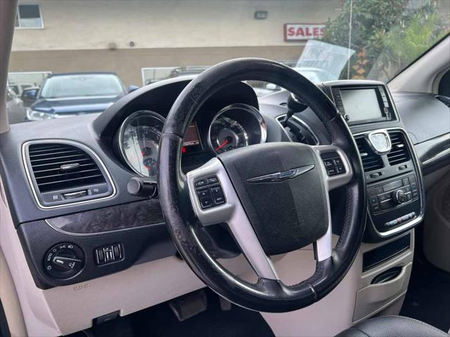 2016 Chrysler Town & Country Touring