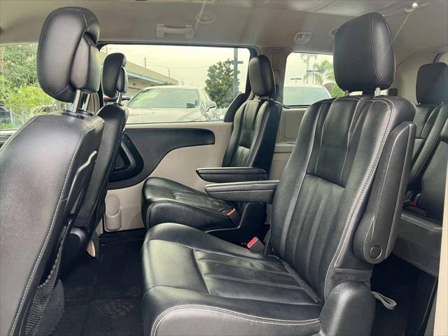 2016 Chrysler Town & Country Touring