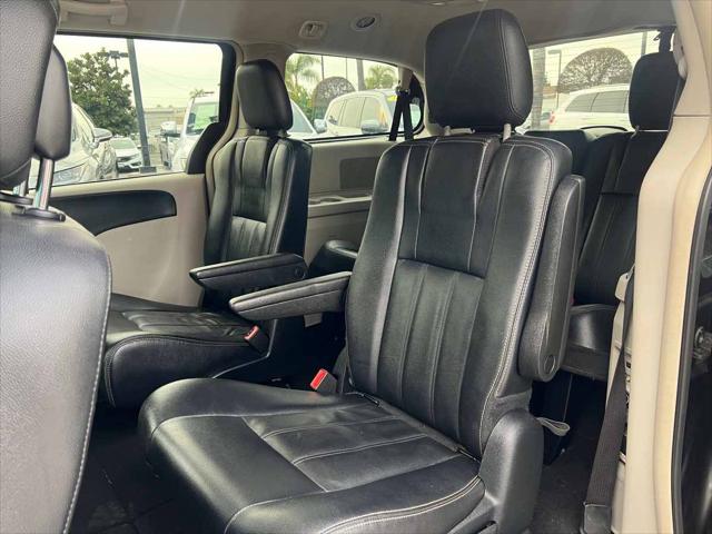 2016 Chrysler Town & Country Touring