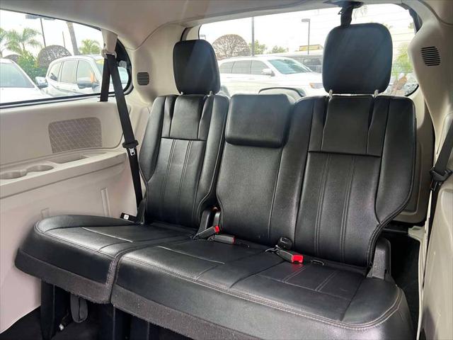 2016 Chrysler Town & Country Touring