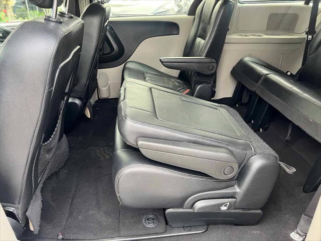 2016 Chrysler Town & Country Touring