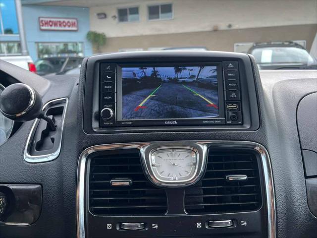 2016 Chrysler Town & Country Touring