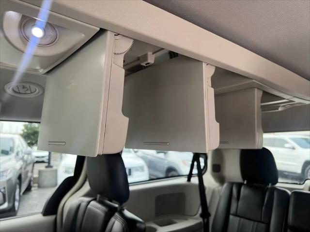 2016 Chrysler Town & Country Touring