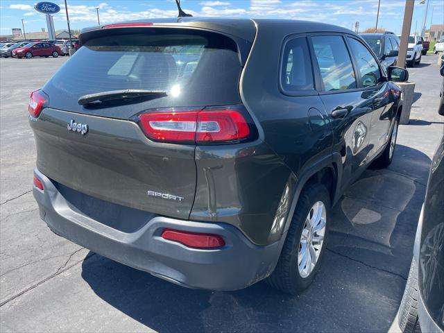2016 Jeep Cherokee Sport