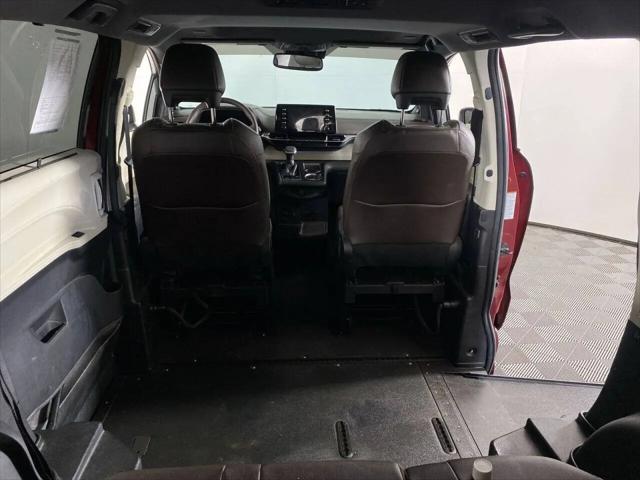 2021 Toyota Sienna Platinum