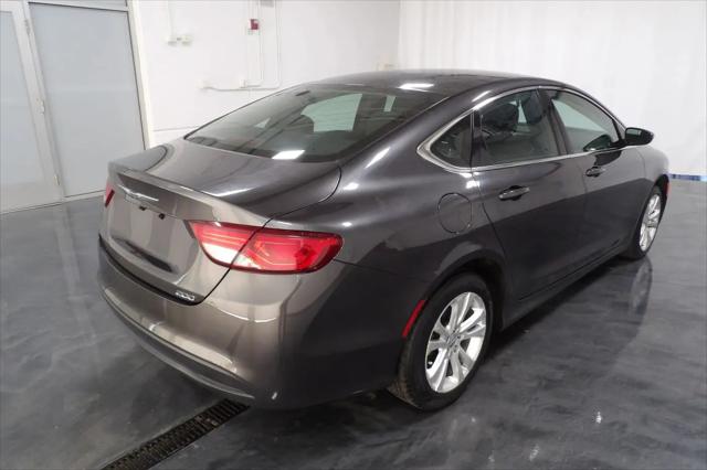 2017 Chrysler 200 Touring