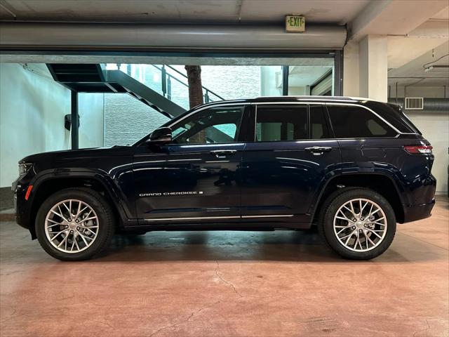 2023 Jeep Grand Cherokee GRAND CHEROKEE SUMMIT 4X2