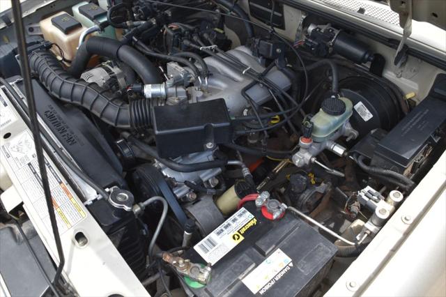 2000 Mazda 300 SE