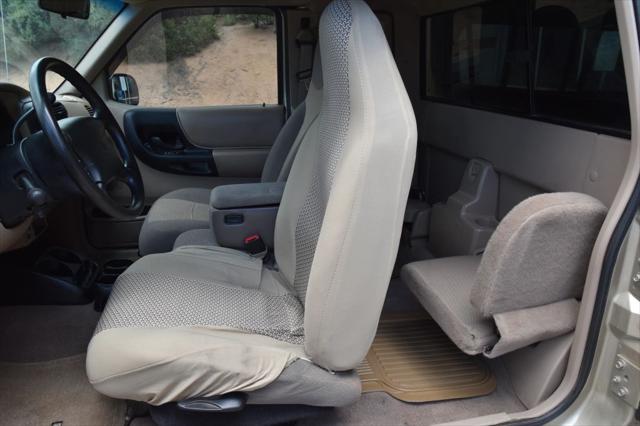 2000 Mazda 300 SE