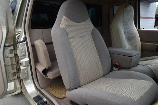 2000 Mazda 300 SE