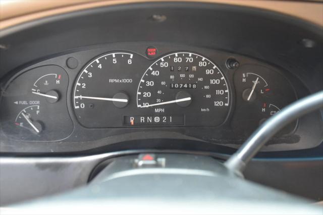 2000 Mazda 300 SE