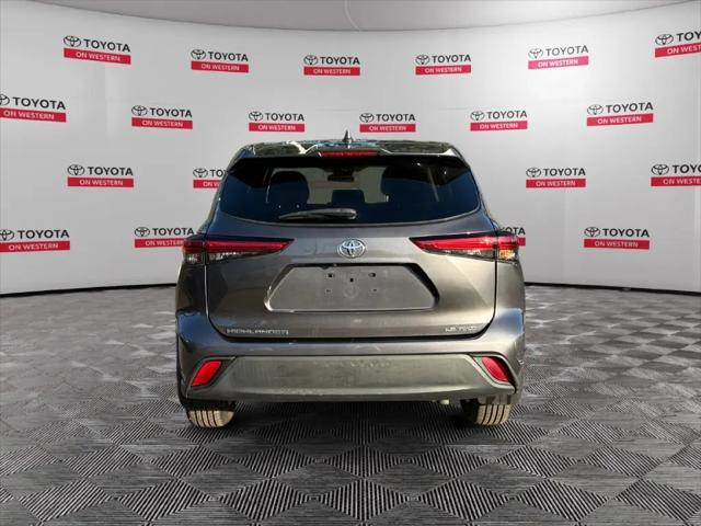 2021 Toyota Highlander LE
