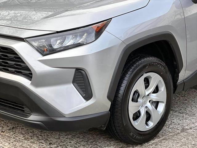 2020 Toyota RAV4 LE [9]