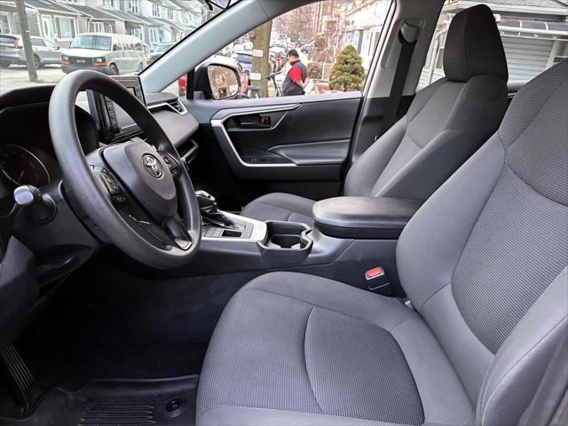 2020 Toyota RAV4 LE [14]