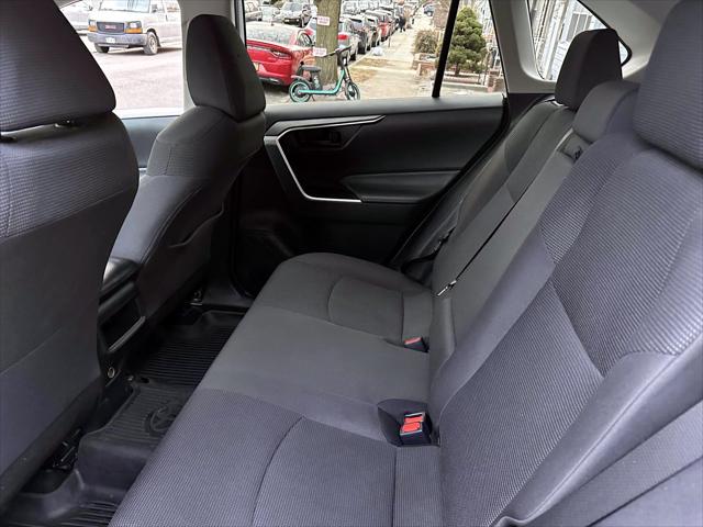 2020 Toyota RAV4 LE [15]