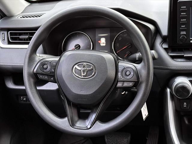 2020 Toyota RAV4 LE [17]