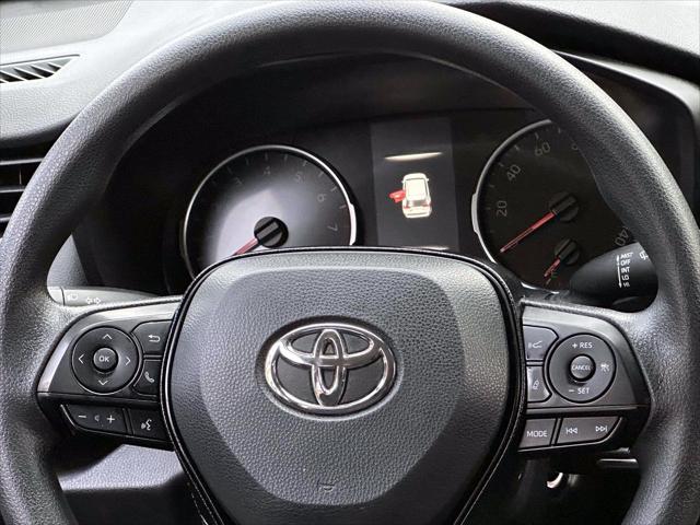 2020 Toyota RAV4 LE [18]
