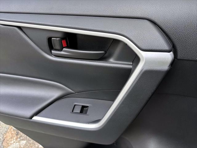 2020 Toyota RAV4 LE [20]