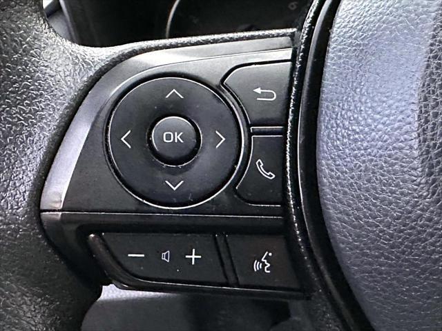 2020 Toyota RAV4 LE [21]