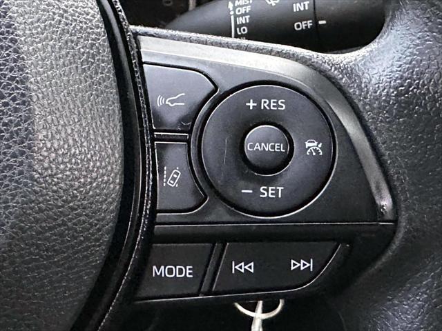 2020 Toyota RAV4 LE [22]