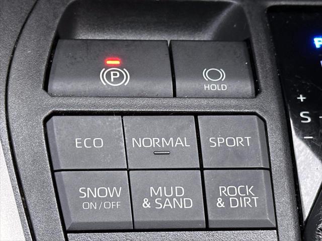 2020 Toyota RAV4 LE [26]