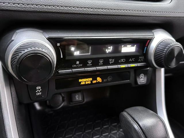 2020 Toyota RAV4 LE [29]