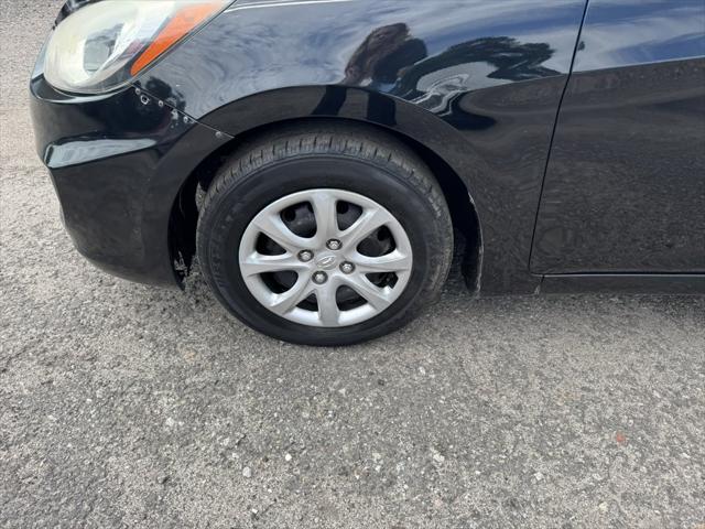 2012 Hyundai Accent GLS