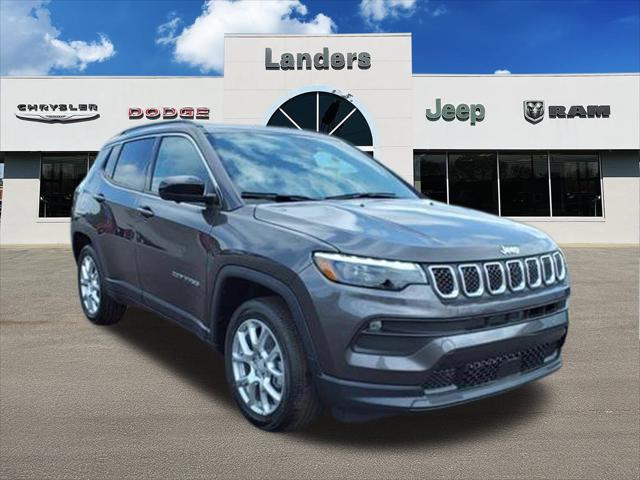 2023 Jeep Compass COMPASS LATITUDE LUX 4X4