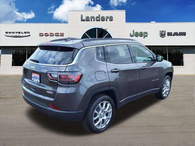 2023 Jeep Compass COMPASS LATITUDE LUX 4X4