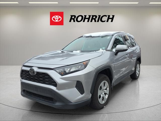 2019 Toyota RAV4 LE's photo