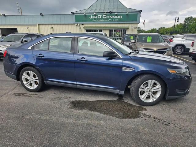 2016 Ford Taurus SE for sale in Oconomowoc, WI