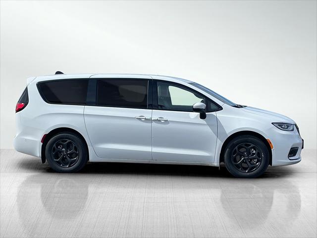 2023 Chrysler Pacifica Hybrid PACIFICA PLUG-IN HYBRID TOURING L