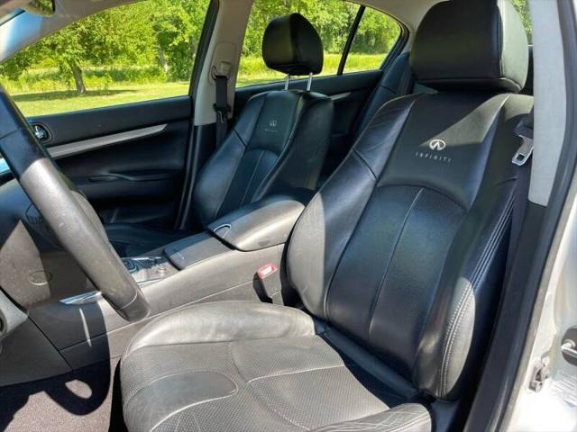 2012 INFINITI G37 x