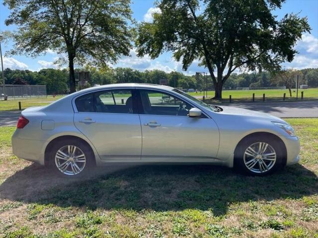 2012 INFINITI G37 x