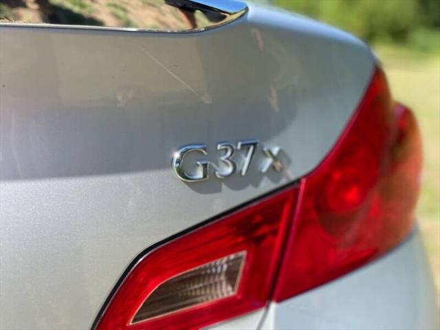 2012 INFINITI G37 x