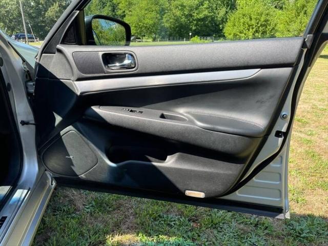2012 INFINITI G37 x