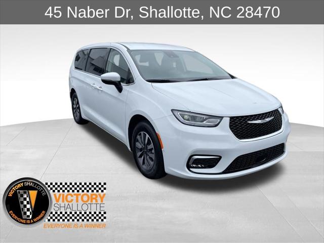 2023 Chrysler Pacifica Hybrid PACIFICA PLUG-IN HYBRID TOURING L