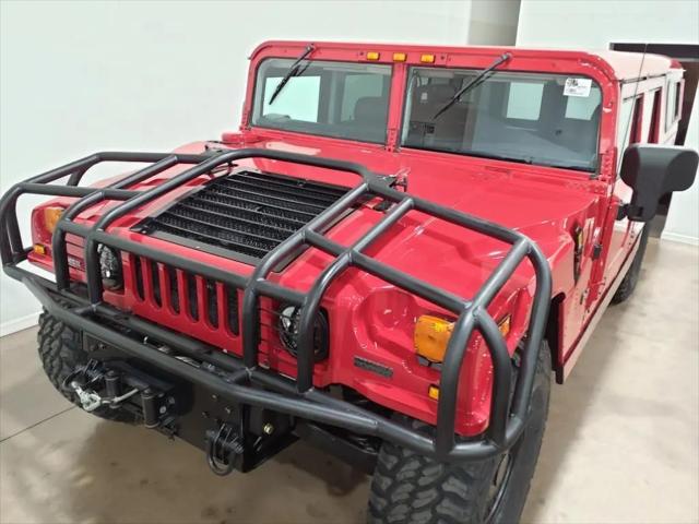 2004 HUMMER H1 Enclosed