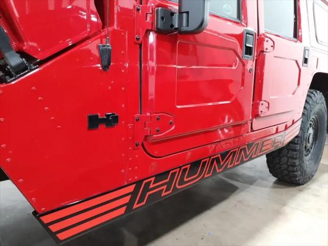 2004 HUMMER H1 Enclosed
