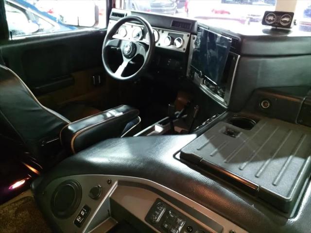 2004 HUMMER H1 Enclosed