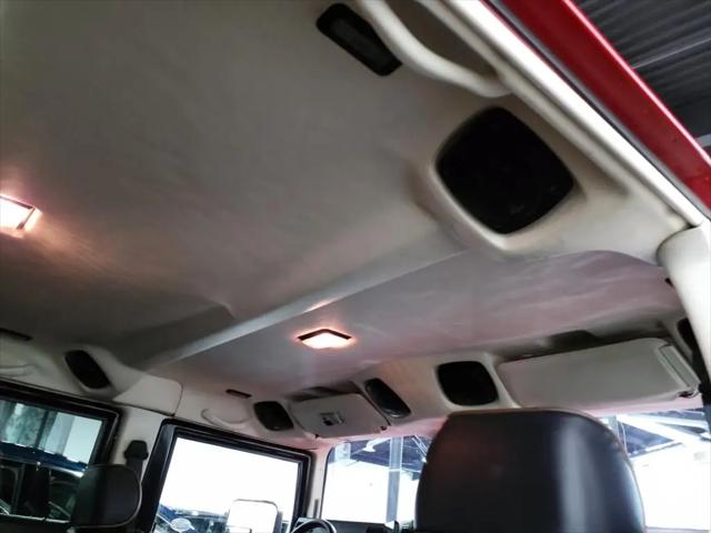 2004 HUMMER H1 Enclosed