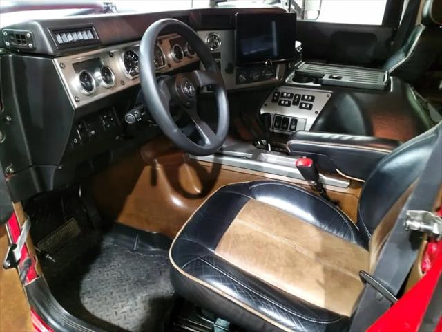 2004 HUMMER H1 Enclosed