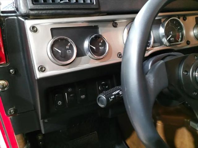 2004 HUMMER H1 Enclosed