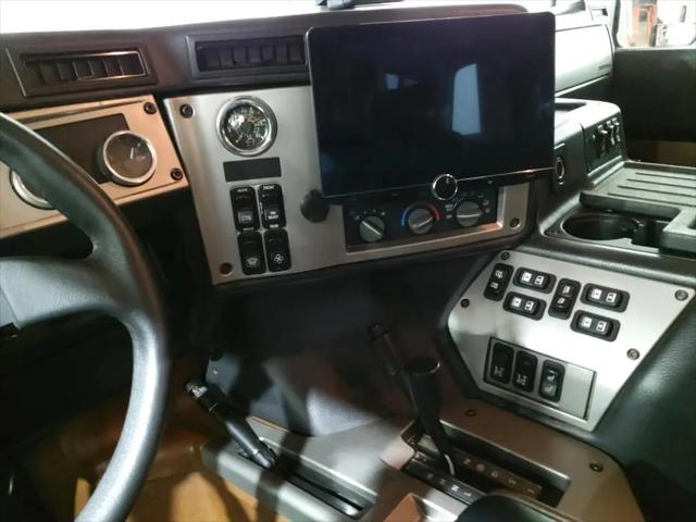 2004 HUMMER H1 Enclosed