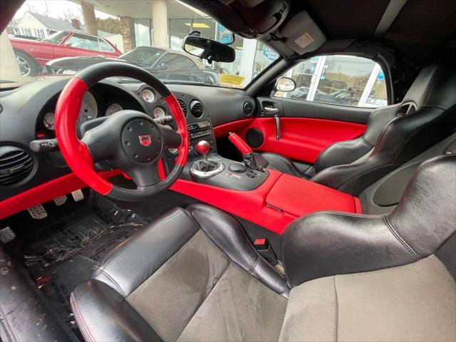2004 Dodge Viper SRT10
