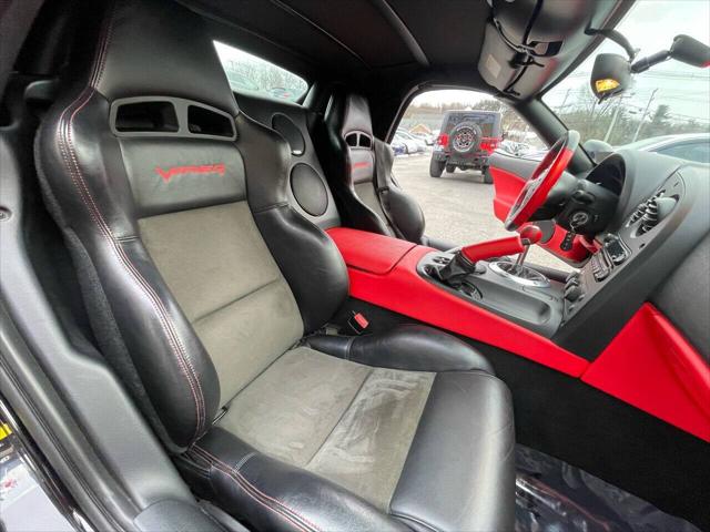 2004 Dodge Viper SRT10