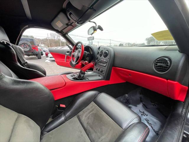 2004 Dodge Viper SRT10