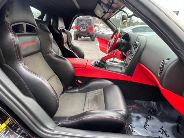 2004 Dodge Viper SRT10